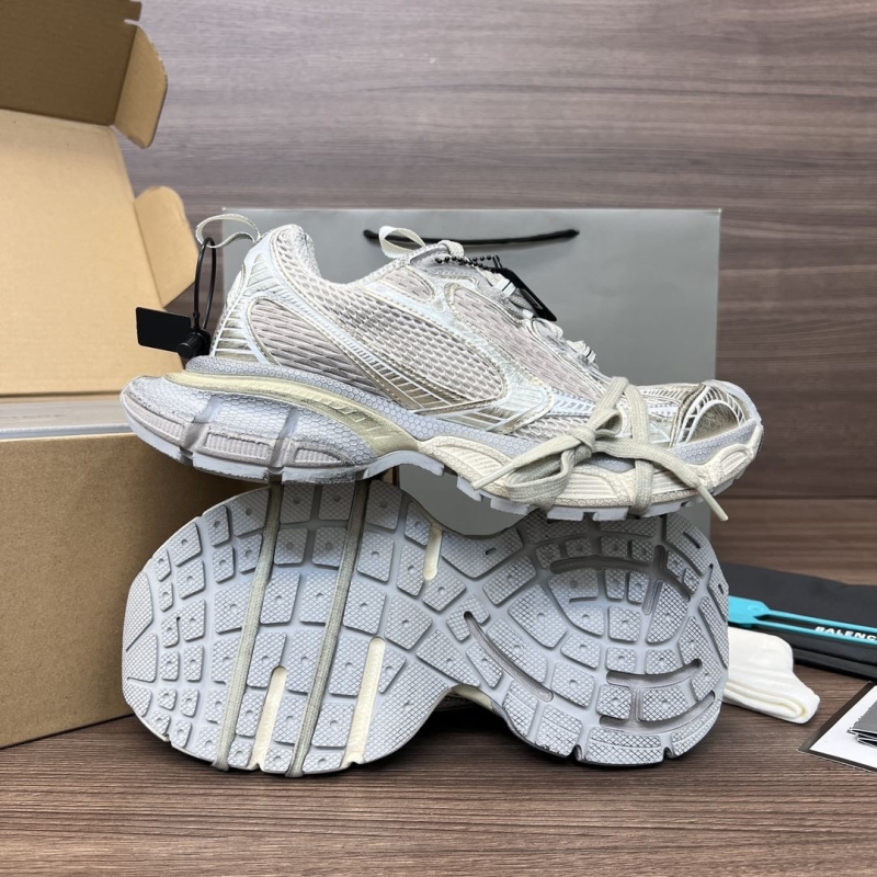 Ba1en*iaga track shoes